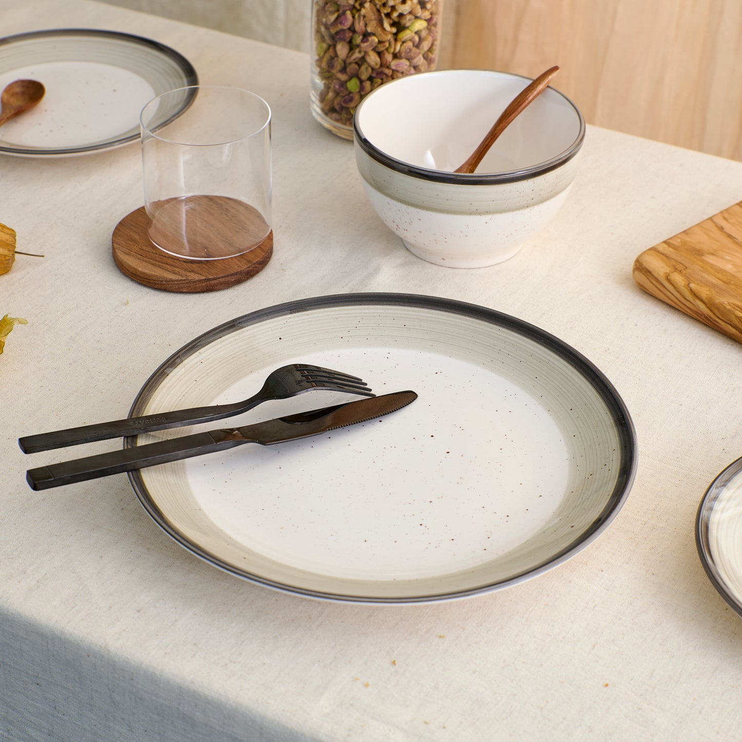 Earth & Clay Harlow Earthenware 12-Piece Dinnerware Set, Beige